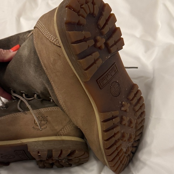 Timberland Tan Boots with Fleece Lining - Picture 3 of 5